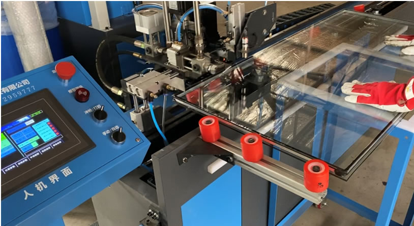 山東客戶打膠機調試