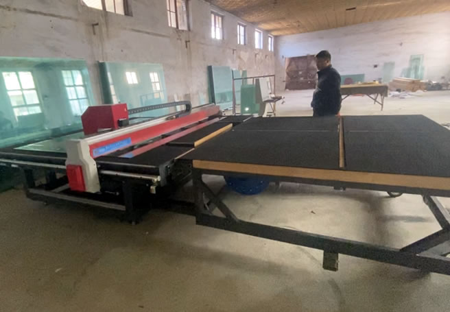 玻璃切割機現場